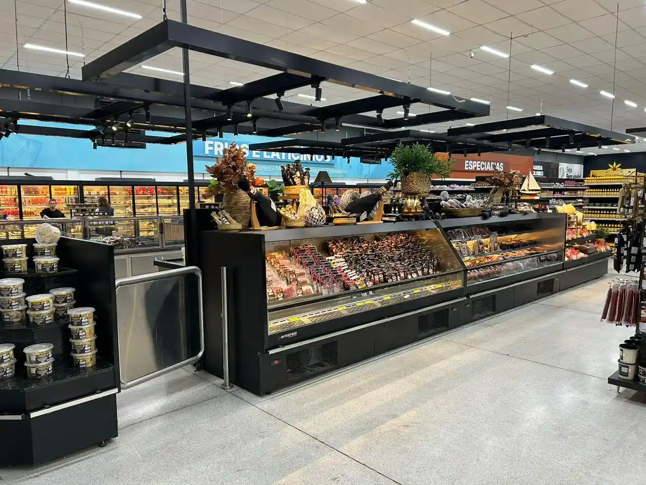 Albimaquinas Instalacoes Comerciais e Industriais no es 11