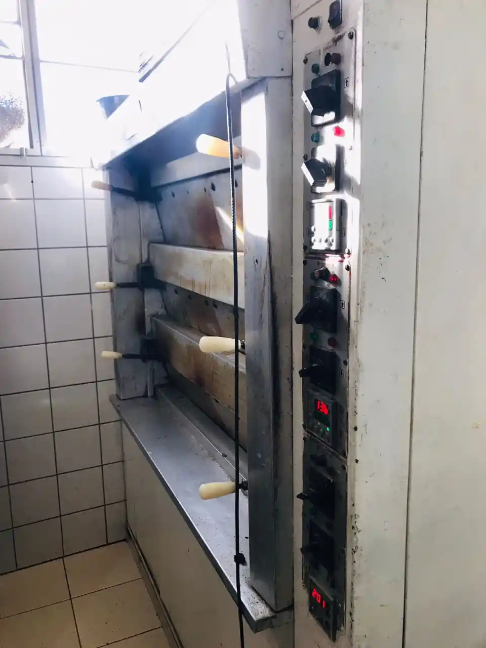 Albimaquinas Instalacoes Comerciais e Industriais no es 110