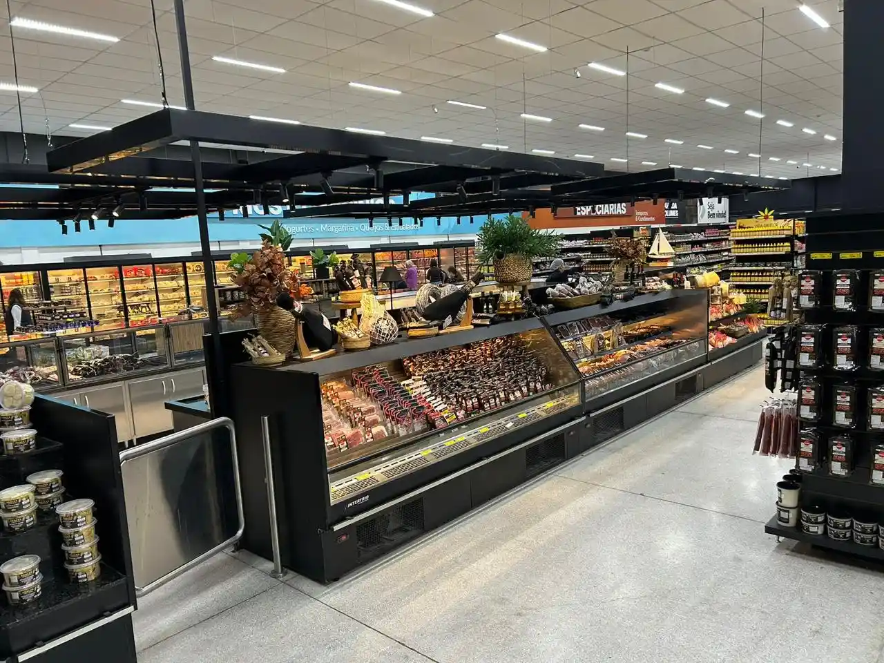 Albimaquinas Instalacoes Comerciais e Industriais no es 8